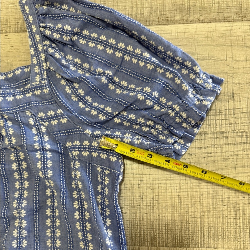 Loft Blue Denim/Linen Style Puff Sleeve Embroidered Blouse Size Medium - Picture 6 of 10